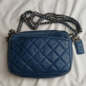 Luxurious Blue Quilted Crossbody Bag with Silver Chain